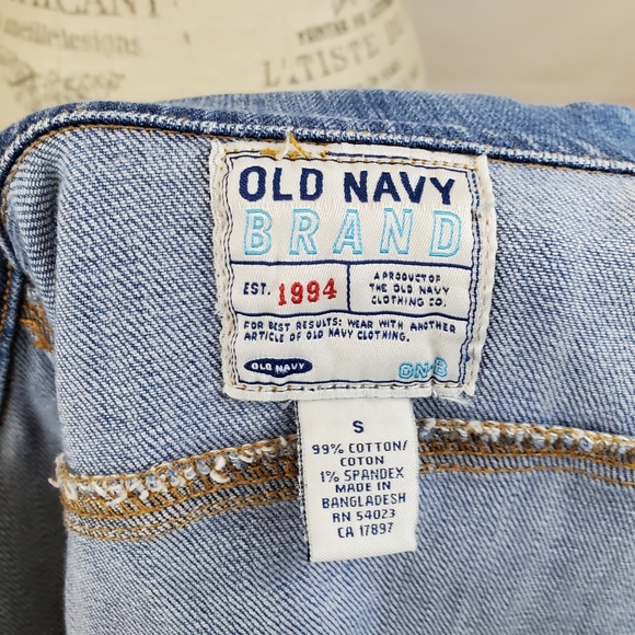 Old Navy Cropped light wash Jean Jacket - Picture 5 of 5
